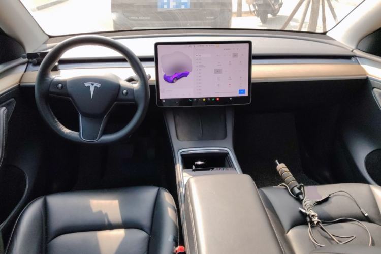 Used Tesla Model Y 2021 Standard Range Rear-Wheel Drive Version Center Console