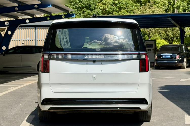 Used Zeekr 009 2022 WE Edition Exterior 9