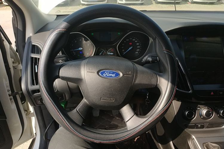 Used Ford Focus 2015 Hatchback 1.6L Manual Fashion Edition