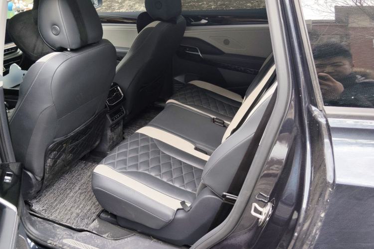 Used Volkswagen ID.6 CROZZ 2021 Long-Range PRO Edition Left Rear Seat