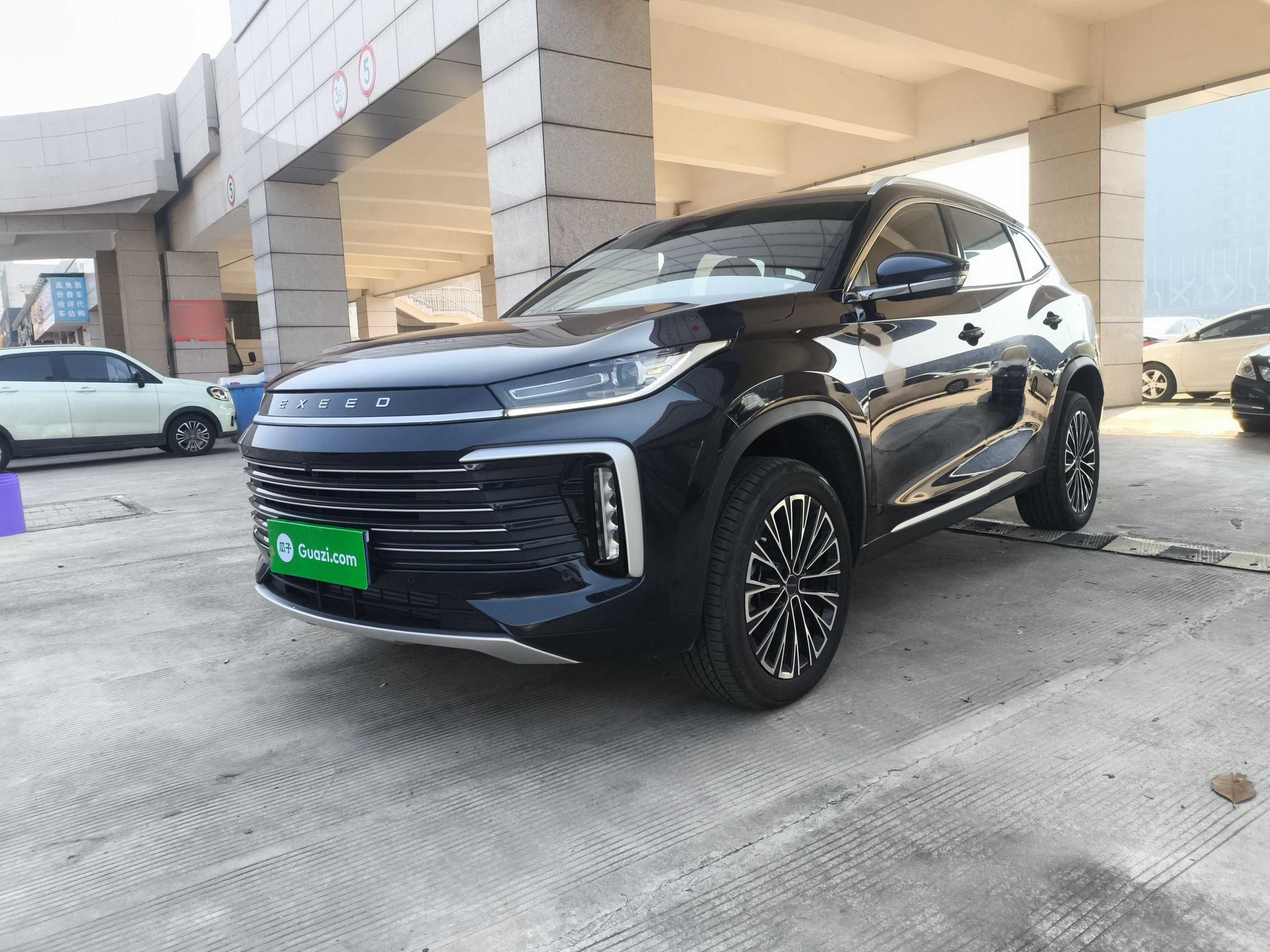 Под передней частью автомобиля