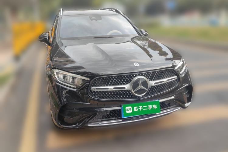 Used Mercedes-Benz GLC 2025 GLC 300 L 4MATIC Dynamic Model 5 Seats Front Right 45 Deg