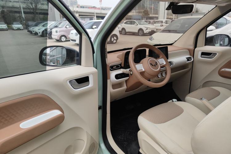 Used Wuling Hongguang MINIEV 2024 3rd Generation 215km Advanced Version
