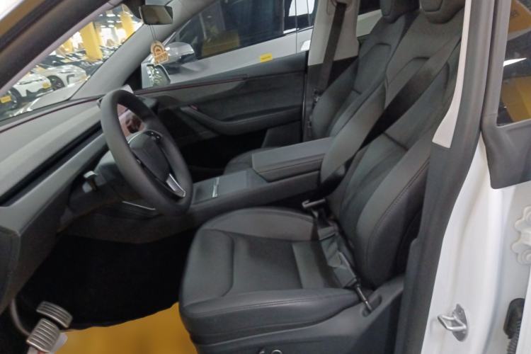 Used Tesla Model Y 2025 Long-Range All-Wheel-Drive Version