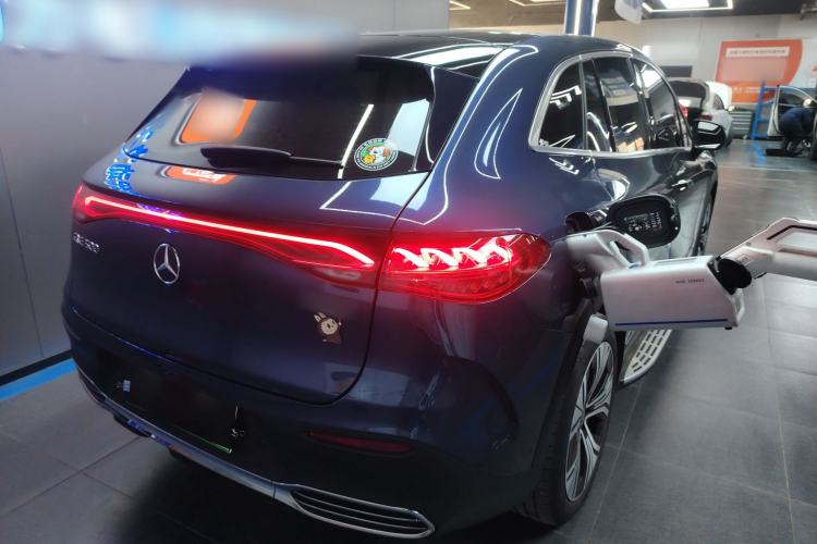 Used Mercedes-Benz EQE SUV 2023 350 4MATIC Luxury Edition Rear Right 45 Deg