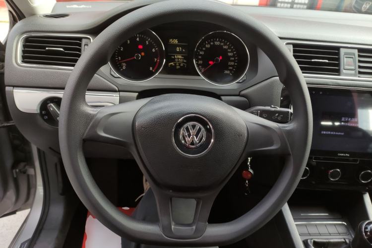 Used Volkswagen Sagitar 2015 1.6L Manual Fashion Edition
