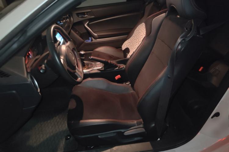 Used Toyota 86 2013 2.0L Manual Luxury Version
