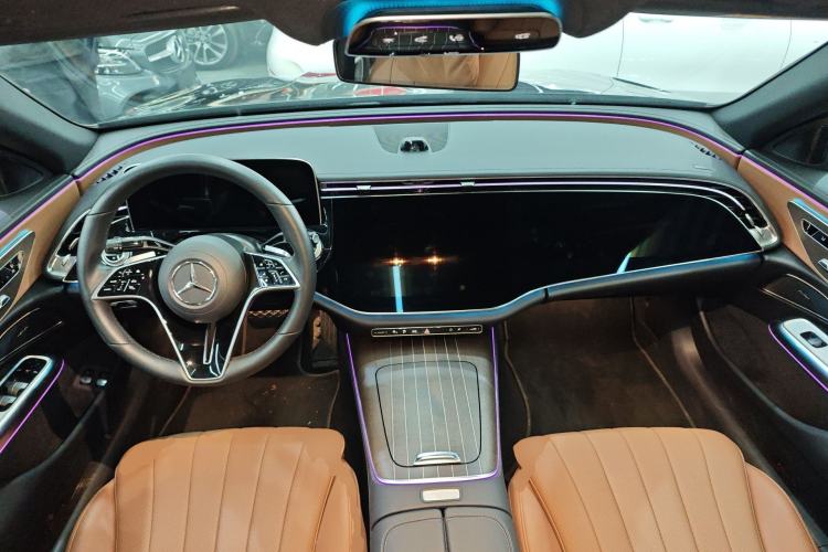 Used Mercedes-Benz E-Class New Energy 2024 E 350 e L Plug-in Hybrid Sedan Center Console