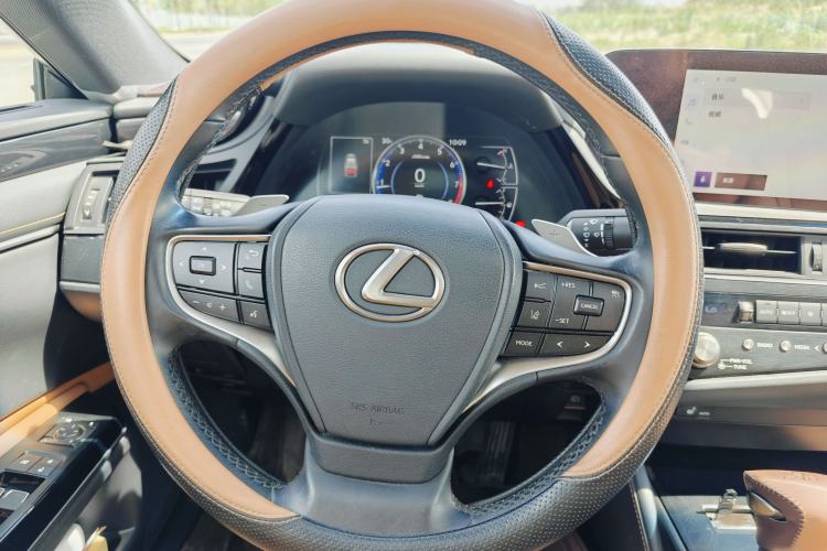 Used Lexus ES 2023 200 Excellence Edition
