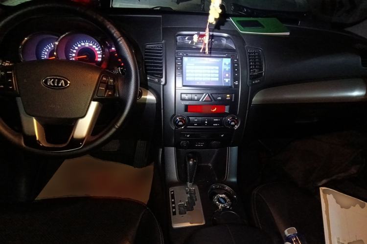 Used Kia Sorento 2012 2.4L Gasoline Supreme Edition Center Console