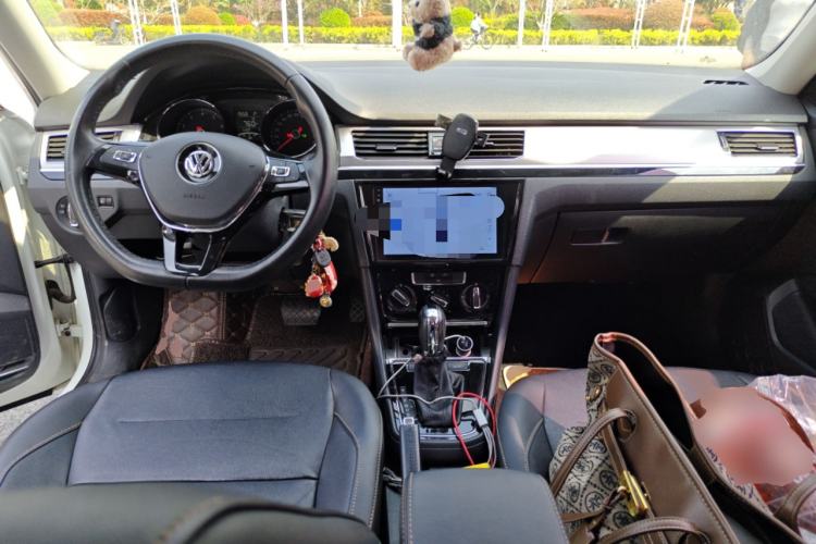Used Volkswagen Bora 2018 1.5L Automatic Comfort Model Center Console