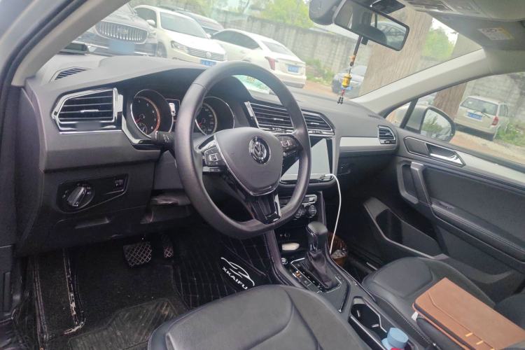 Used Volkswagen Tiguan L 2020 330TSI Automatic Two-Wheel Drive Panoramic Comfort Edition China VI Standard Center Console
