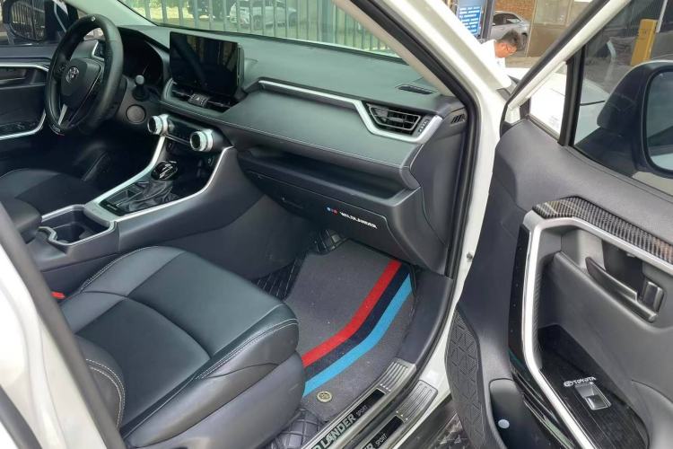 Used Toyota Wildlander 2024 2.0L CVT Two-Wheel Drive Leading Edition Interior 7