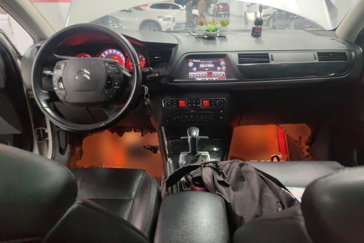 Used Citroen C5 2014 2.0L Automatic Luxury Edition Center Console