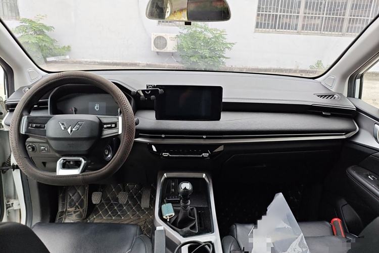 Used Wuling Jiachen 2022 1.5T Manual Light Enjoyment Dynamic Version
