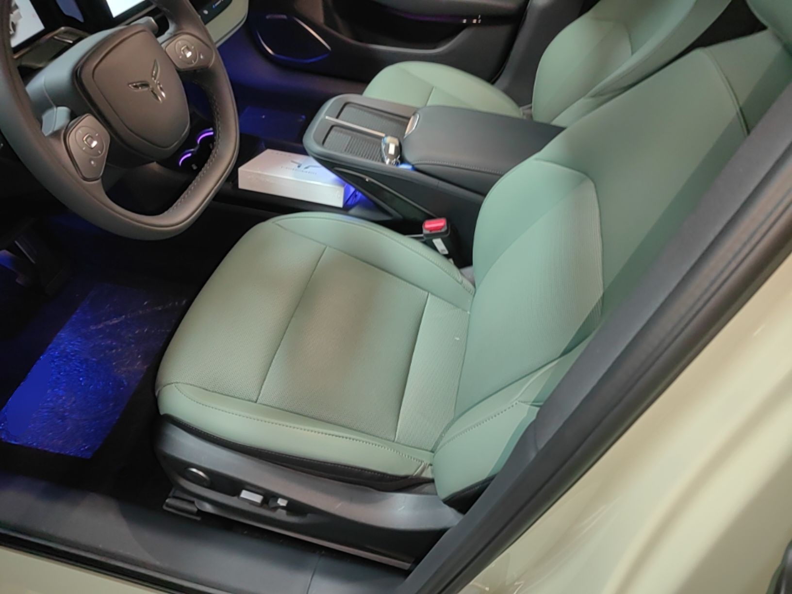 Hongqi EH7 2025 690 Smart Selection Edition — снимка 17