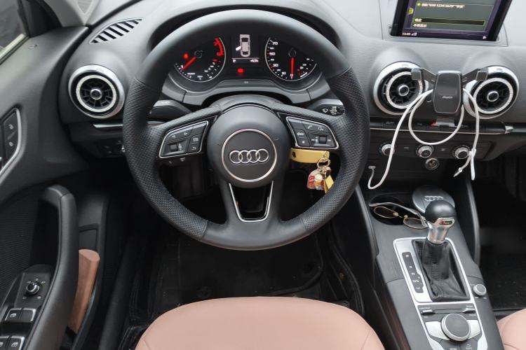 Used Audi A3 2020 Limousine 35 TFSI Fashion Edition China VI Emission Standard Steering Wheel