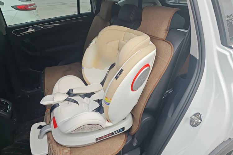 Used Volkswagen Tiguan L 2023 380TSI Automatic All-Wheel Drive R-Line Enhanced 7-Seater Left Rear Seat