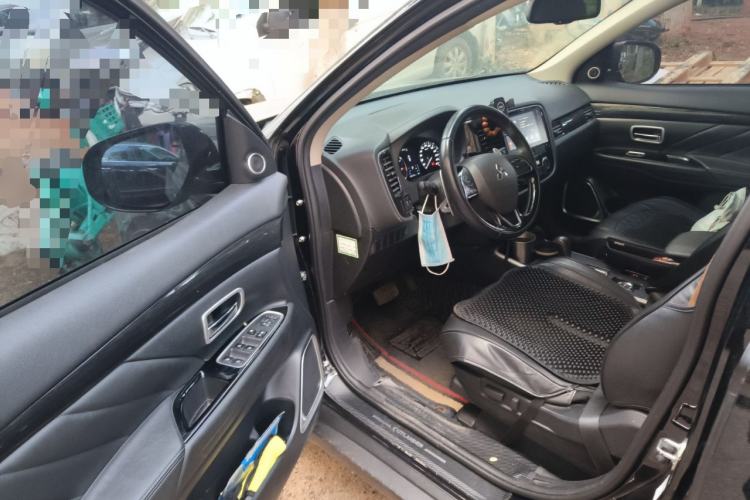 Used Mitsubishi Outlander 2019 2.4L 4x4 Zhi Xiang Edition 5 Seats China VI Standard
