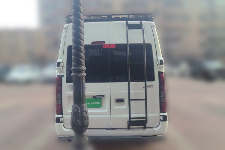 Used JMC Fushun 2023 2.0T Automatic Mid-Range High-Roof Commercial Multi-Purpose Passenger Vehicle with 6 Seats Rear