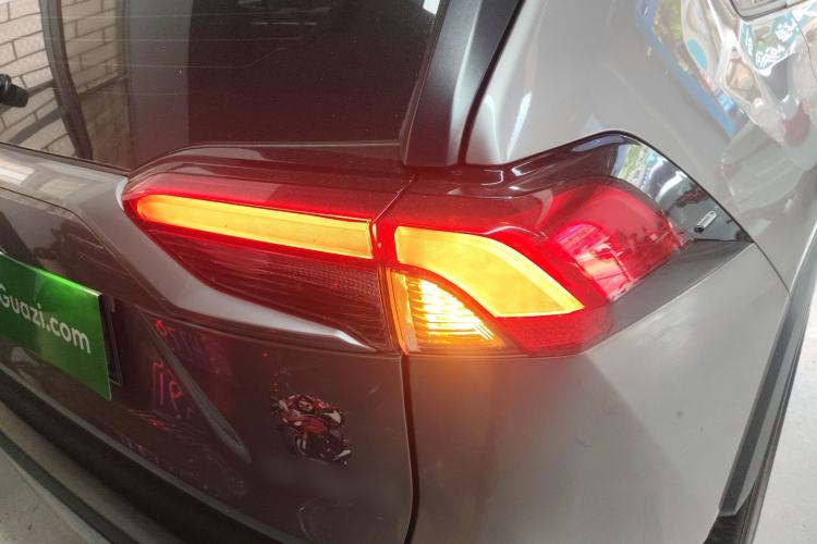 Used Toyota RAV4 2021 2.0L CVT Two-Wheel Drive Fashion Edition Right Rear Taillight