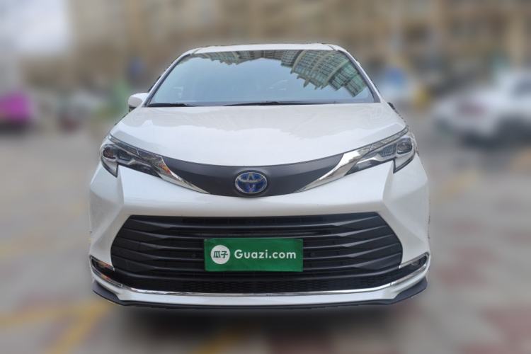 Used Toyota SIENNA 2023 2.5L Hybrid Comfort Edition Front