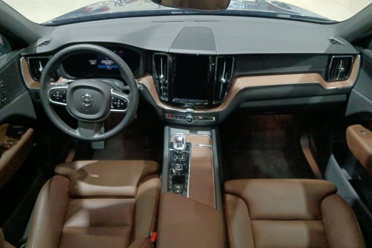 Used Volvo XC60 2023 B5 4x4 Smart Luxury Edition