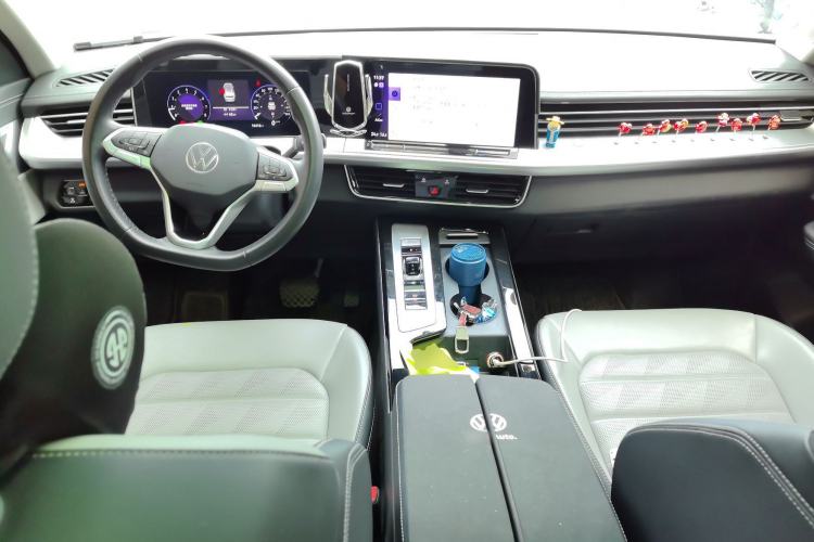 Used Volkswagen Tavendor 2024 330TSI Luxury Touring - All-Inclusive Edition Center Console