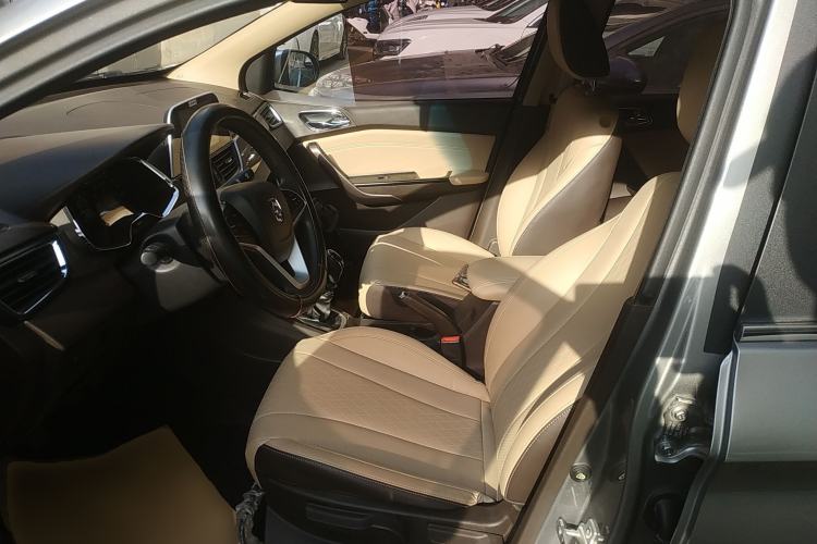 Used Baojun 310W 2017 1.5L Manual Fashion Model China V
