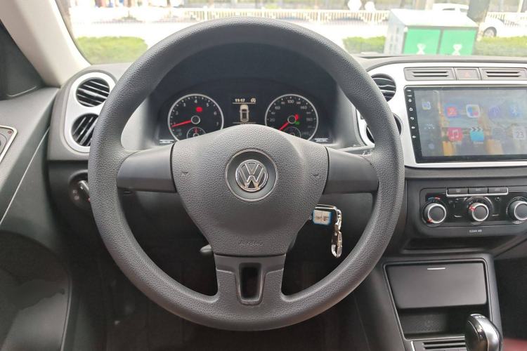 Used Volkswagen Tiguan L 2016 280TSI Automatic Two-Wheel-Drive Silk Road Style Edition
