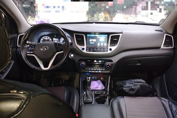 Used Hyundai Tucson 2018 1.6T Dual-Clutch Two-Wheel Drive 15th Anniversary Special Edition Center Console