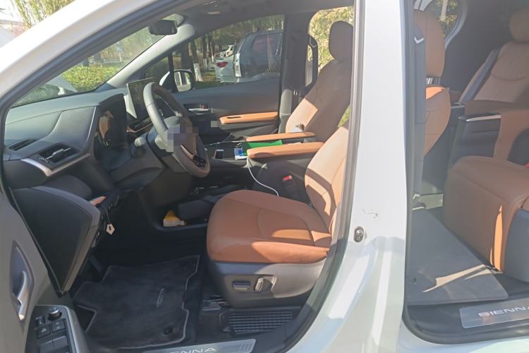 Used Toyota Sienna 2026 Model 2.5L Dual-Engine Four-Wheel-Drive Premium Edition