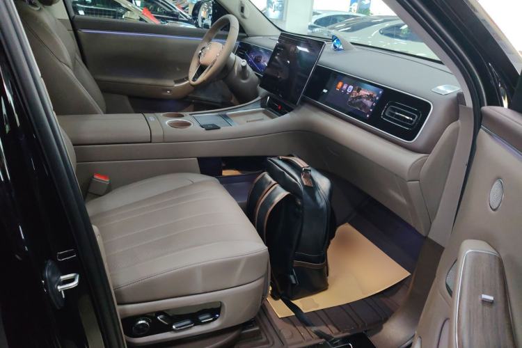 Used Hima AITO M7 2026 Model Range-Extending Ultra All-Wheel Drive 6-Seater Version Right Front Seat