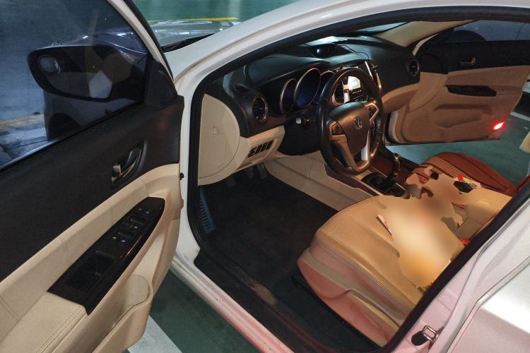 Used CHANGAN Eado 2015 1.6L Manual Luxury Model China IV Standard Driver Seat