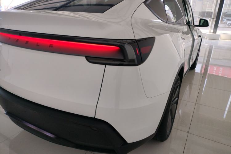 Used Tesla Model Y 2026 Long-Range All-Wheel-Drive Model