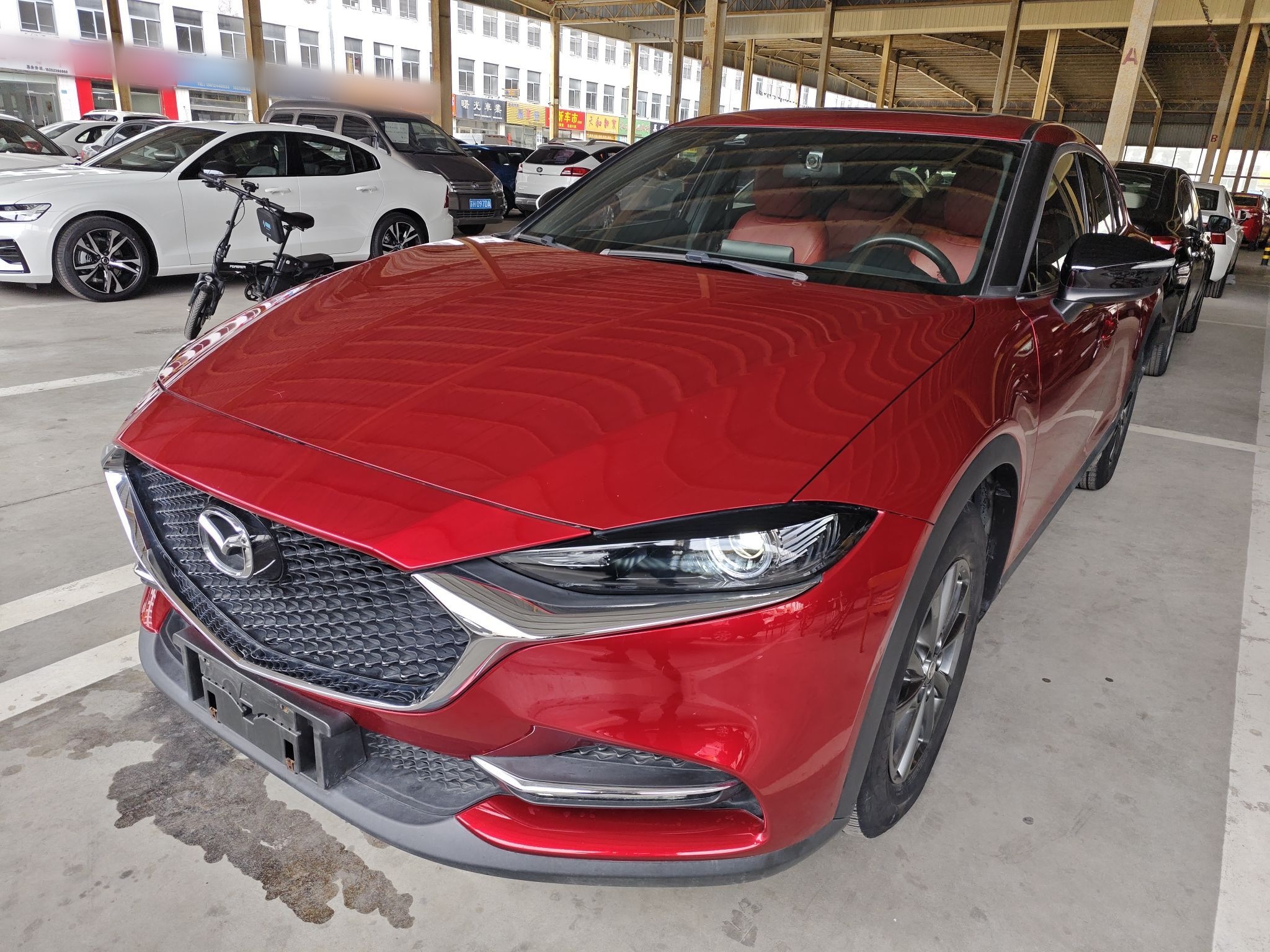 Под передней частью автомобиля