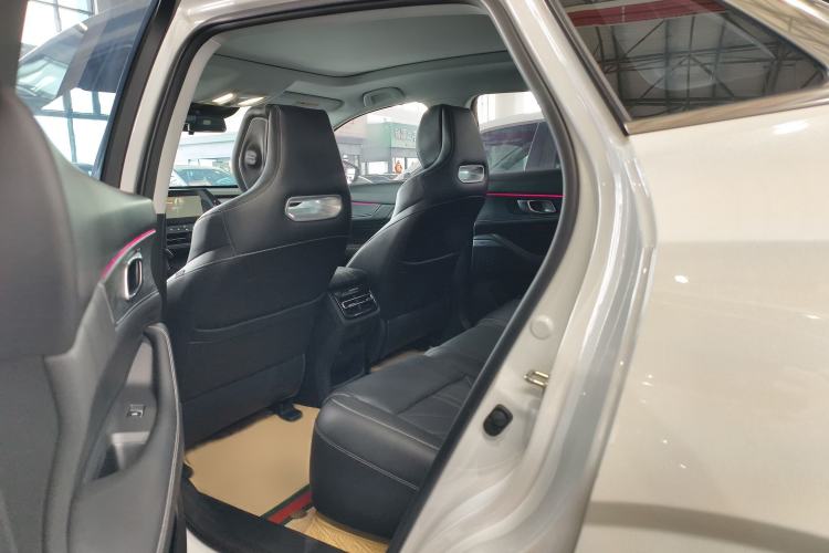 Used CHANGAN UNI-K 2023 2.0T Two-Wheel Drive Enjoyment Version
