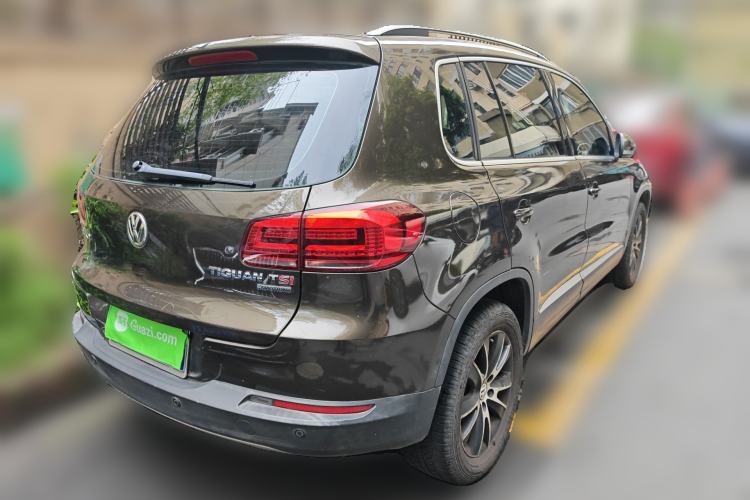 Used Volkswagen Tiguan 2015 1.8TSI Automatic All-Wheel-Drive Luxury Model Rear Right 45 Deg