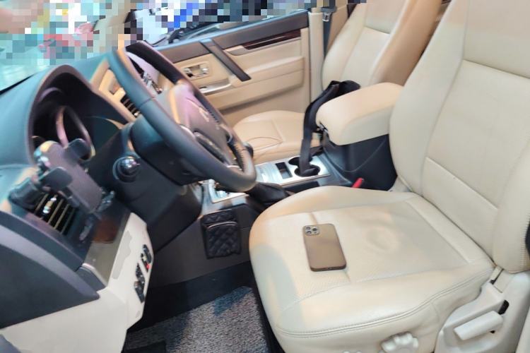 Used Mitsubishi Pajero 2018 V97 3.8L 5-Door GLS No Sunroof Middle East Specification