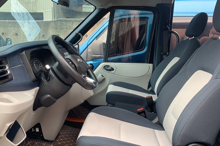 Used JMC Fushun 2025 2.0T 6MT Diesel Mid-Range Business-Class 9-Seater (Non-Commercial)
