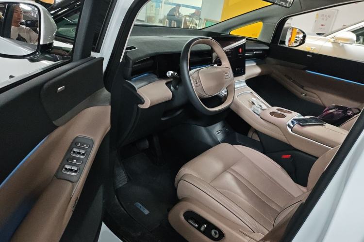 Used XPeng X9 2025 740 Ultra-Long Range Max Driver Seat