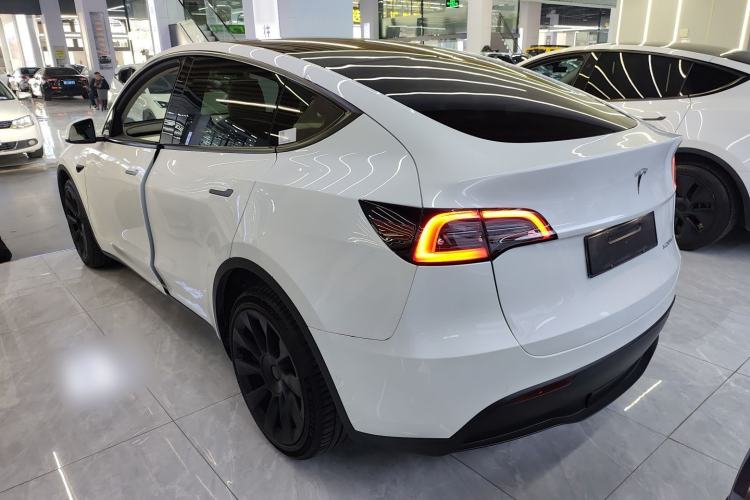 Used Tesla Model Y 2021 Long-Range All-Wheel-Drive Version