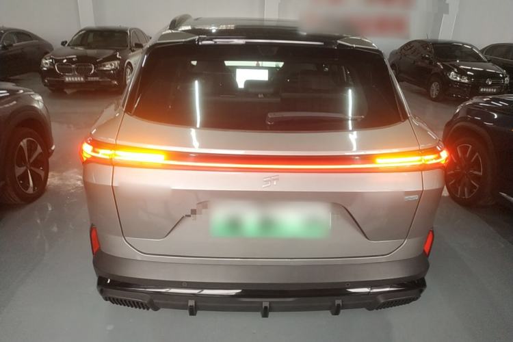 Used JETOUR Shanhai L6 2024 1.5TD DHT ULTRA
