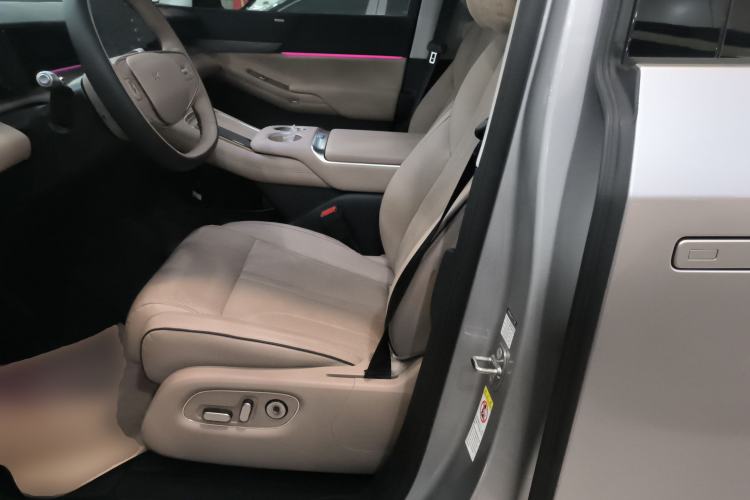 Used XPeng X9 2024 702 Ultra-Long Range Max
