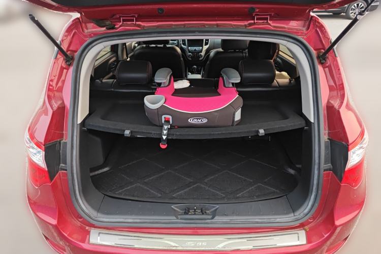 Used CHANGAN CS35 2012 1.6L Automatic Luxury Version China IV Standard Trunk