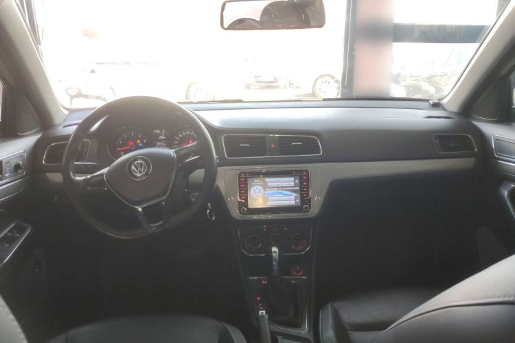 Used Volkswagen Lavida 2015 1.6L Automatic Comfort Edition Center Console