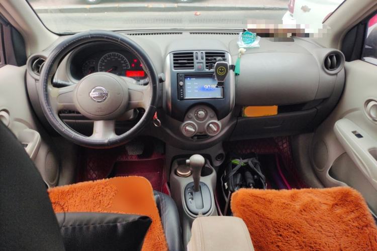 Used Nissan Sunny 2011 1.5XE CVT Comfort Edition Center Console