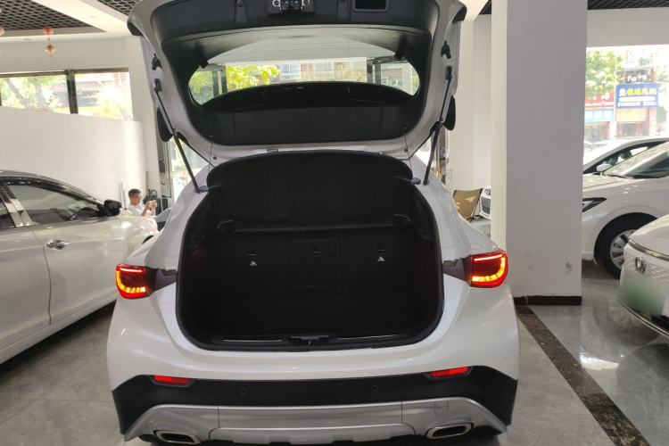 Used Infiniti QX30 2017 1.6T Two-Wheel-Drive Sport Edition Trunk