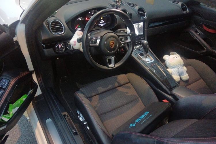 Used Porsche 718 2019 Cayman T 2.0T Center Console