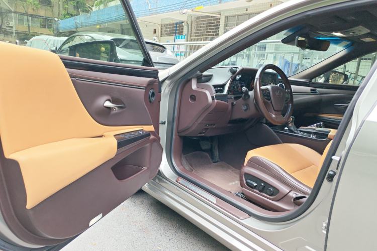 Used Lexus ES 2020 200 Excellence Edition Driver Seat